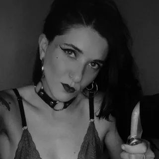 @kira_dominatrix